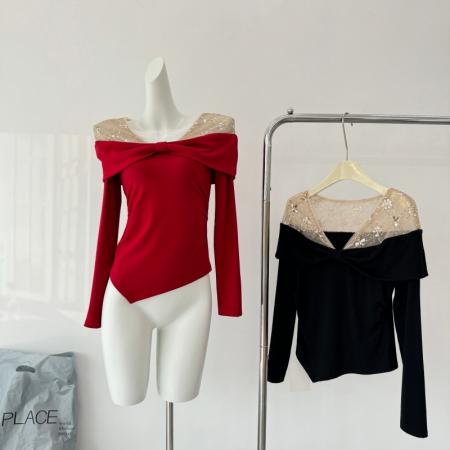 FA53001# 吴一涵红色蕾丝拼接露肩T恤女秋冬圣诞氛围感短款内搭打底衫上衣  服裝批發女裝批發服飾貨源