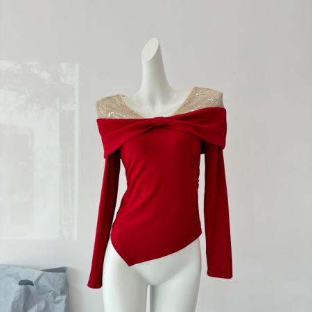 FA53001# 吴一涵红色蕾丝拼接露肩T恤女秋冬圣诞氛围感短款内搭打底衫上衣  服裝批發女裝批發服飾貨源