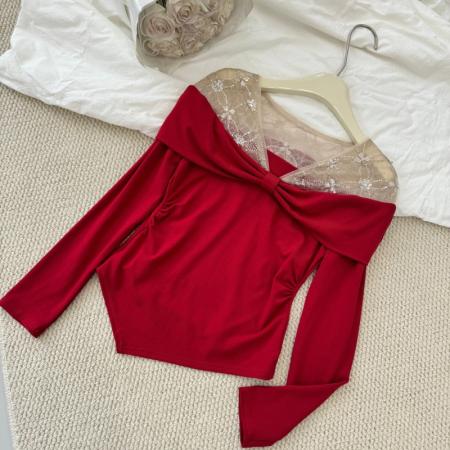 FA53001# 吴一涵红色蕾丝拼接露肩T恤女秋冬圣诞氛围感短款内搭打底衫上衣  服裝批發女裝批發服飾貨源