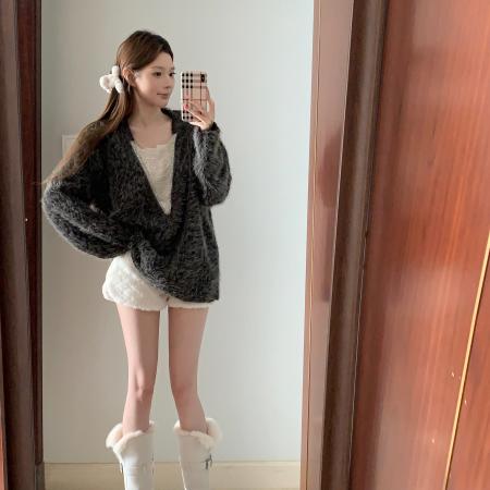 FA53028# 设计感链条拼接v领毛绒女秋冬宽松慵懒感纯欲长袖上衣  服裝批發女裝批發服飾貨源