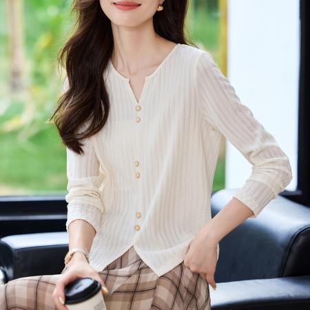 FA53044# 春季新款肌理感压花法式T恤女设计感开叉长袖正肩上衣  服裝批發女裝批發服飾貨源