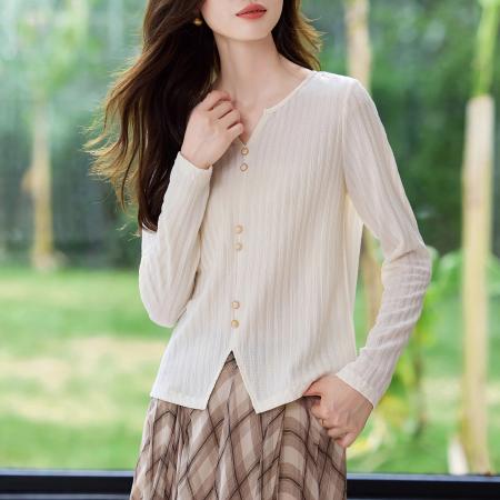 FA53044# 春季新款肌理感压花法式T恤女设计感开叉长袖正肩上衣  服裝批發女裝批發服飾貨源