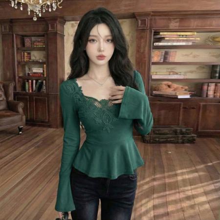 FA53072# 纯欲辣妹镂空蕾丝U领喇叭袖T恤收腰显瘦荷叶边下摆喇叭袖上衣  服裝批發女裝批發服飾貨源