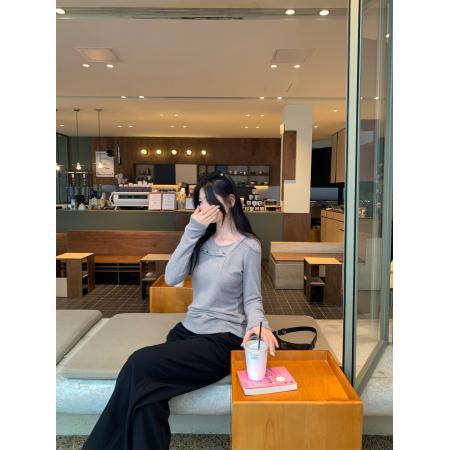 FA53075# 图设计感斜领纽扣内搭打底衫女秋冬新款小众漂亮长袖上衣  服裝批發女裝批發服飾貨源