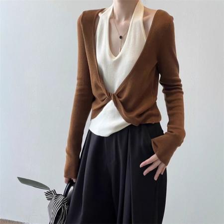 FA53114# 秋季新款流行独特别致设计轻奢显瘦百搭咖色V领假两件上衣ins 服裝批發女裝批發服飾貨源