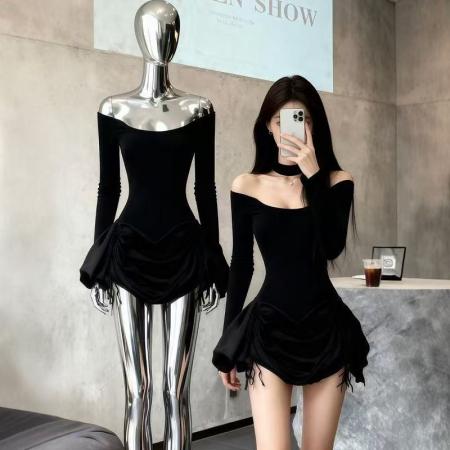FA53244# 辣妹风性感黑色一字肩露肩长袖连衣裙女秋冬设计感收腰显瘦短裙子 服裝批發女裝批發服飾貨源