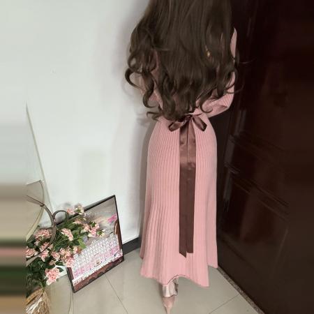 FA53260# 法式高级感粉色v领针织连衣裙女秋冬新款配大衣气质收腰长裙 服裝批發女裝批發服飾貨源