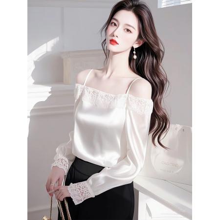 FA53340# 春秋季新款白色露肩缎面衬衫女收腰蕾丝拼接长袖上衣 服裝批發女裝批發服飾貨源