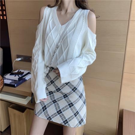 FA53359# 麻花V领露肩长袖针织衫上衣女新款慵懒风套头宽松毛衣 服裝批發女裝批發服飾貨源