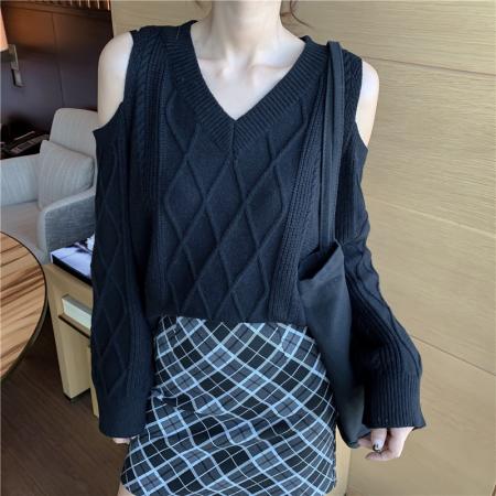 FA53359# 麻花V领露肩长袖针织衫上衣女新款慵懒风套头宽松毛衣 服裝批發女裝批發服飾貨源