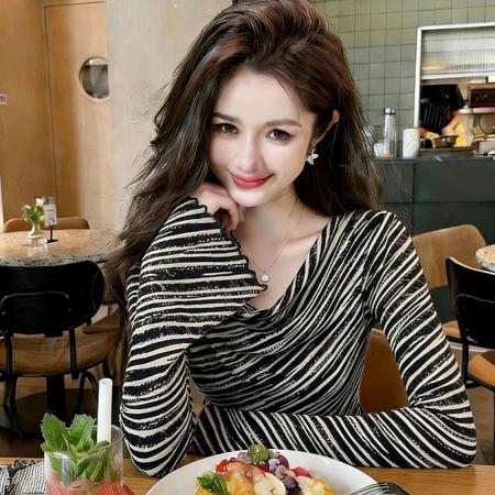 法式时尚百搭显瘦条纹长袖T恤女秋季新款设计感小众打底上衣 服裝批發女裝批發服飾貨源