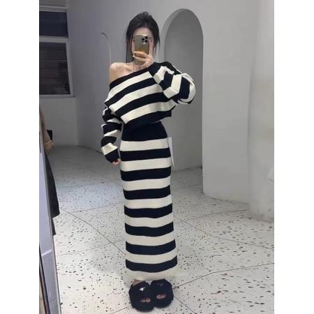 冬季韩版气质短款露肩条纹针织毛衣高腰包臀半身裙辣妹两件套 服裝批發女裝批發服飾貨源