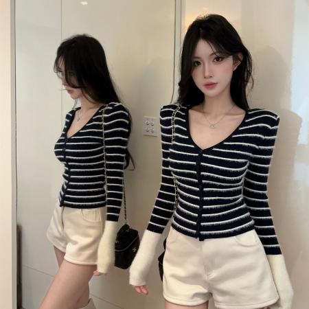 FA53638# 纯欲辣妹撞色条纹水貂毛袖口拼接V领针织毛衣