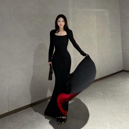 FA53702# 红底加厚复合绒秋冬步步生莲方领显瘦百搭包臀鱼尾裙气质长裙