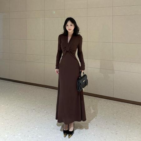 FA53704# 美拉德风秋冬加绒长裙设计感连衣裙显瘦气质轻奢针织收腰大摆裙