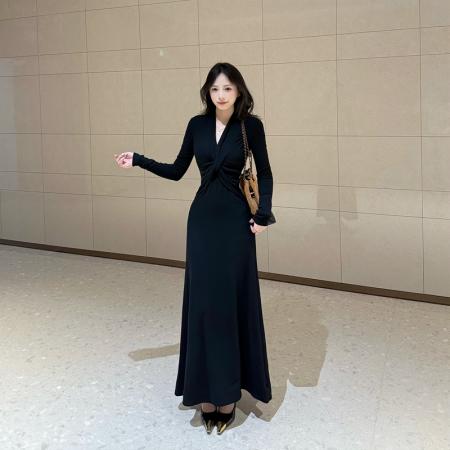 FA53704# 美拉德风秋冬加绒长裙设计感连衣裙显瘦气质轻奢针织收腰大摆裙