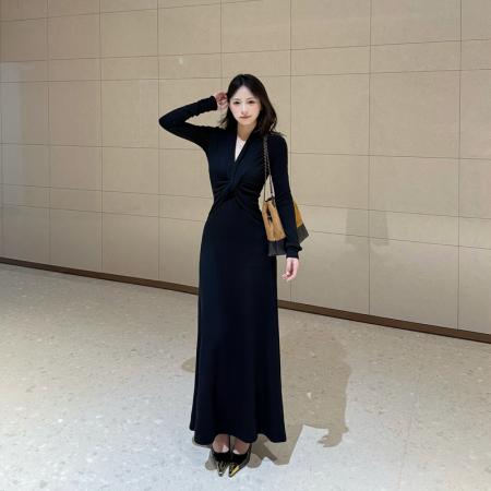 FA53704# 美拉德风秋冬加绒长裙设计感连衣裙显瘦气质轻奢针织收腰大摆裙