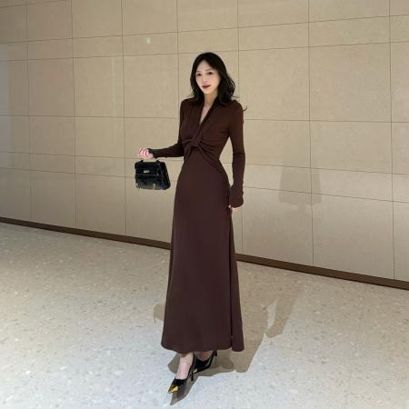 FA53704# 美拉德风秋冬加绒长裙设计感连衣裙显瘦气质轻奢针织收腰大摆裙