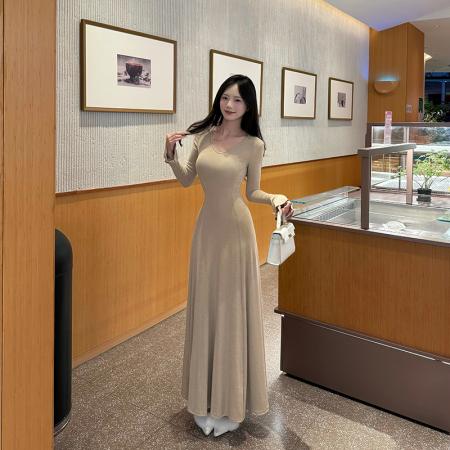 FA53707# V领显瘦茶歇长袖连衣裙秋冬法式百搭修身时尚长裙喇叭袖大摆A字裙