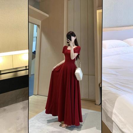 LN76422# 红色方领短袖连衣裙女2025夏优雅气质法式收腰A字大摆裙高腰长裙