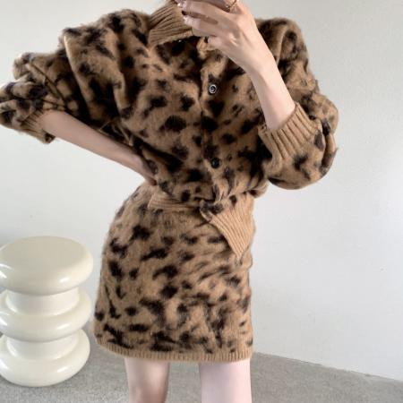 FA53803# 复古高级感豹纹长袖毛衣外套女冬季新款高腰包臀半身裙两件套 服裝批發女裝批發服飾貨源
