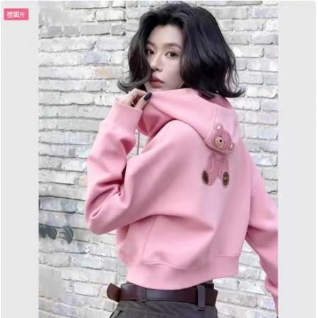 FA53855# 粉色小熊刺绣连帽卫衣冬季独特漂亮超好看温柔减龄宽松慵懒风上衣 服裝批發女裝批發服飾貨源