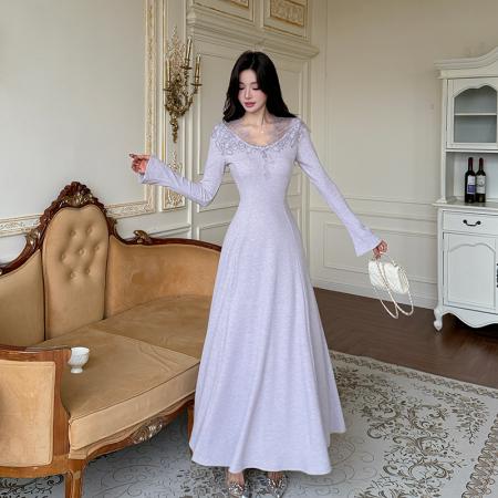 FA53876# 不知雪秋冬温柔氛围感蕾丝绣花v领针织连衣裙收腰显瘦a摆长裙 服裝批發女裝批發服飾貨源