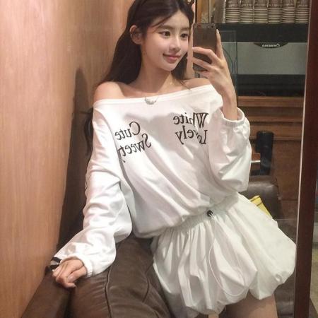 FA54031# 纯欲慵懒风撞色字母印花斜领露肩连衣裙女小众抽绳显瘦遮肉短裙 服裝批發女裝批發服飾貨源