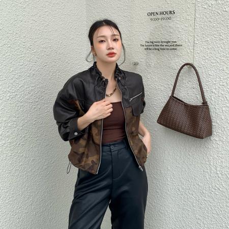 FA54182# 欧洲站设计感立领撞色拼皮迷彩鹿皮绒外套女秋季夹克上衣 服裝批發女裝批發服飾貨源