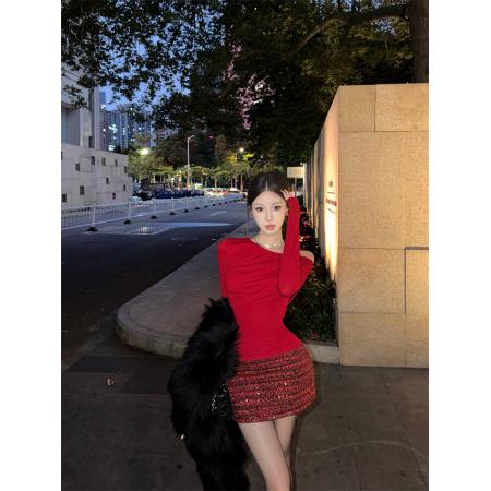 FA54250# 红色圣诞斜肩T恤女秋冬纯欲内搭上衣+气质钉珠包臀短裙 服裝批發女裝批發服飾貨源