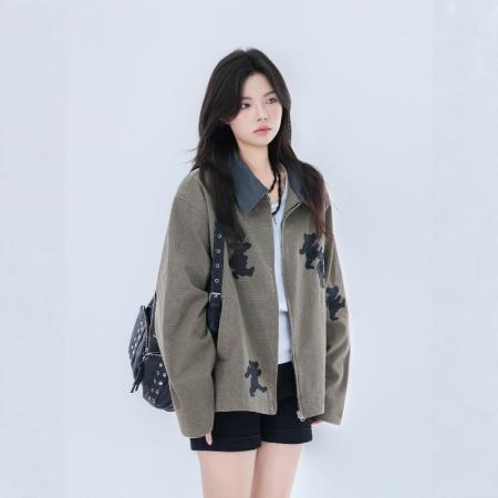 FA54275# 美式复古小熊刺绣翻领夹克女春秋宽松休闲百搭情侣拉链外套上衣潮 服裝批發女裝批發服飾貨源