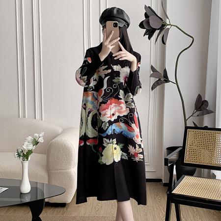 FA54329# 三宅风褶皱春秋大码凤穿牡丹开衫风衣外套翻领印花弹簧抖抖连衣裙 服裝批發女裝批發服飾貨源