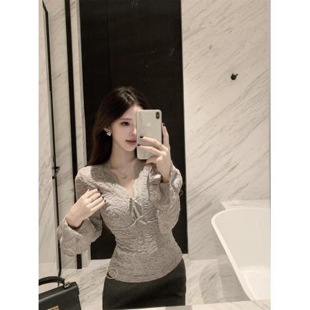 LN76429# 设计感蝴蝶结V领加绒蕾丝上衣女秋冬修身喇叭袖打底衫