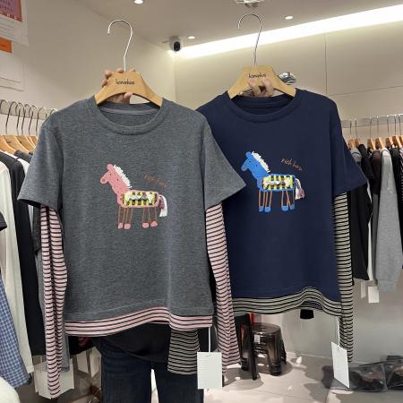 FA54437# 春季新款立体小马印花拼接条纹长袖百搭假两件磨毛T恤女潮  服裝批發女裝批發服飾貨源