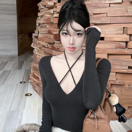 FA54478# 天丝羊毛深V挂脖打底衫女秋冬季设计感长袖T恤上衣  服裝批發女裝批發服飾貨源