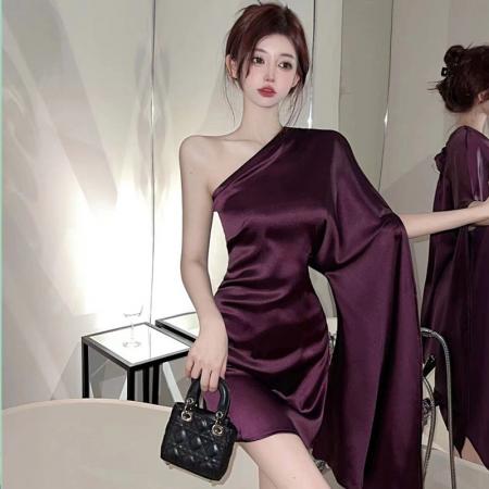 FA54498# 轻奢名媛缎面连衣裙设计感小众不规则裙斜肩纯色包臀短裙  服裝批發女裝批發服飾貨源