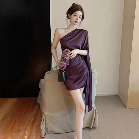 FA54498# 轻奢名媛缎面连衣裙设计感小众不规则裙斜肩纯色包臀短裙  服裝批發女裝批發服飾貨源