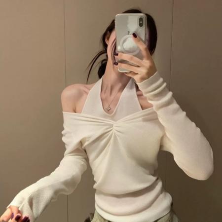 FA54611# 白色一字肩假两件挂脖长袖针织打底衫女秋冬内搭修身纯欲露肩上衣  服裝批發女裝批發服飾貨源