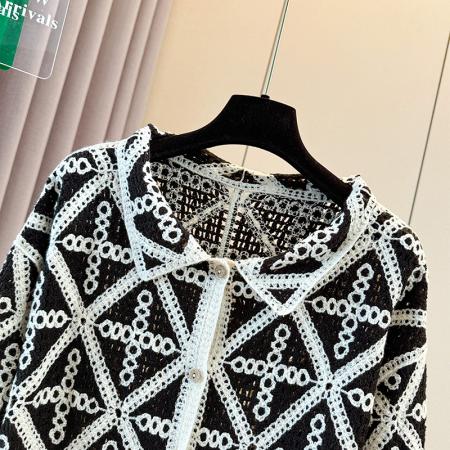 FA54661# 秋季慵懒设计感复古翻领镂空花纹开衫女钩花针织时尚撞色外套  服裝批發女裝批發服飾貨源