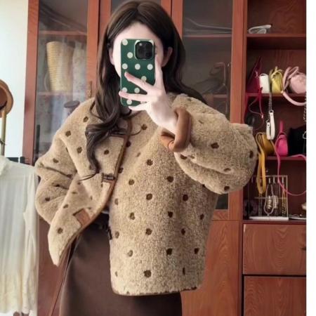 FA54674# 羊羔绒复合麂皮毛巾绣法一小个子独特超好看波点外套  服裝批發女裝批發服飾貨源