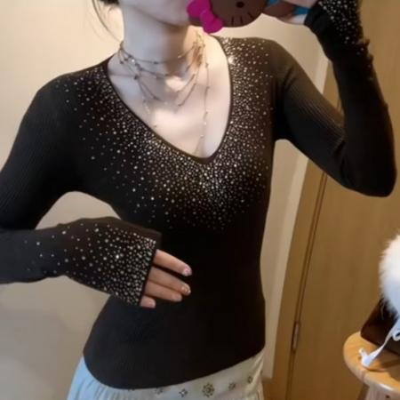 FA54815# 重工烫钻V领羊毛针织衫女秋冬法式绝美高级感修身内搭打底衫上衣  服裝批發女裝批發服飾貨源