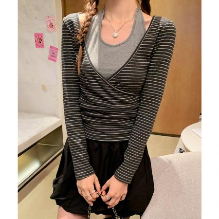 条纹挂脖假两件长袖t恤女春季拼接巨好看设计感上衣  服裝批發女裝批發服飾貨源