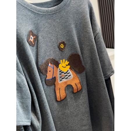 FA54942# 春新款“马上有钱”重工刺绣贴布假两件T恤女宽松慵懒风上衣 服裝批發女裝批發服飾貨源