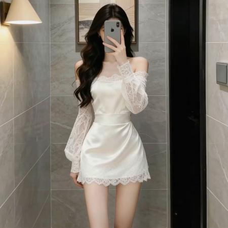 FA55006# 纯欲白色一字肩蕾丝连衣裙女秋冬穿搭特别漂亮包臀裙新款 服裝批發女裝批發服飾貨源