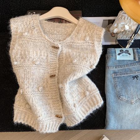 FA55265# 韩版立体毛球针织马甲女冬季款复古牛角扣马夹背心叠穿无袖小上衣 服裝批發女裝批發服飾貨源