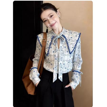 FA55290# 韩系轻奢氛围感印花领口系带长袖女春季新款减龄超好看上衣 服裝批發女裝批發服飾貨源