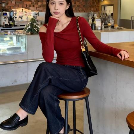 FA55379# 韩系辣妹早春穿搭红色斜肩上衣女春季新款长袖T恤设计感小众 服裝批發女裝批發服飾貨源
