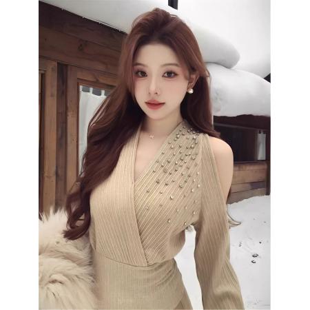 FA55383# 法式高级感烫钻露肩挂脖上衣女冬季新款加厚小衫设计感小众 服裝批發女裝批發服飾貨源