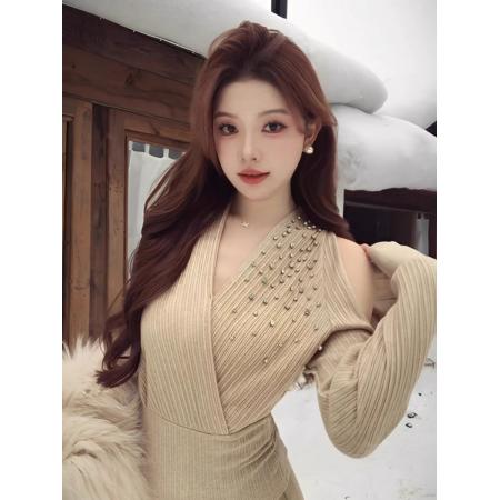 FA55383# 法式高级感烫钻露肩挂脖上衣女冬季新款加厚小衫设计感小众 服裝批發女裝批發服飾貨源