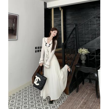 FA55487# 法式温柔风白色针织长袖内搭连衣裙秋冬设计感小众V领拼接大摆裙  服裝批發女裝批發服飾貨源